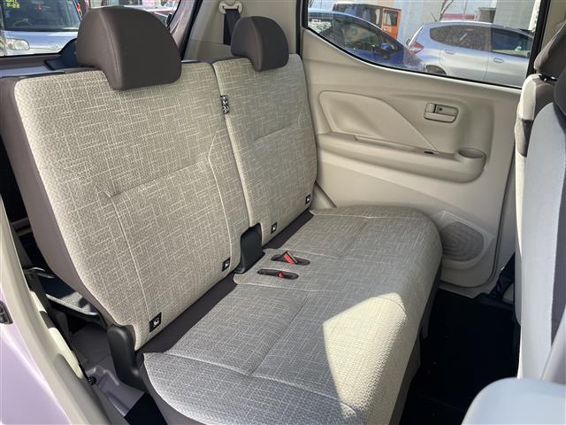 デイズ Ｘ　ワンオーナー４ＷＤ純正ホイール夏タイヤメモリナビフルセグテレビバックカメラアラウンドビューモニターウィンカーミラードアバイザープッシュスタートＥＴＣ純正フロアマットステアリング（19枚目）