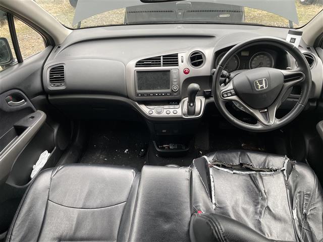 ストリーム RSZ HDDナビ社外ホイールスタッドレスタイヤドアバイザーETC純正フロアマットアルパインフリップダウンモニターハンズフリーステアリングスイッチ(2枚目)