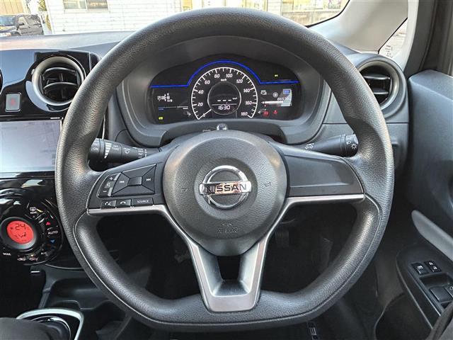 ノート ｅ－パワー　Ｘ　★純正７インチＳＤナビ（ＭＭ３１６Ｄ－Ｗ）★全方位カメラ★ＥＴＣ★プリクラッシュ★純正フロアマット★フルセグＴＶ★プッシュスタート★コーナーセンサー★横滑り防止装置★レーンキープアシスト★保証書（2枚目）