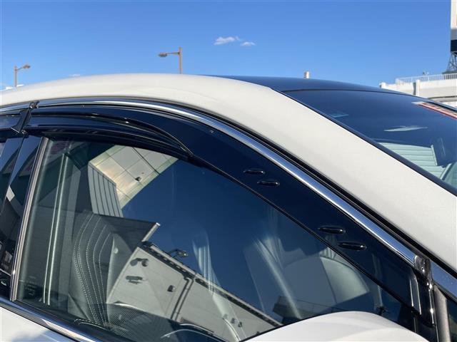 ハリアーハイブリッド Ｚ　レザーパッケージ　１オナ／調光パノラマＲ／モデリスタエアロＧＲＡＮ　ＢＬＡＺＥ　ＳＴＹＬＥ／フロントエアロＬＥＤ付／シグネチャーイルミ／パノラミックビュー／置く充電（7枚目）