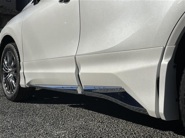 ハリアーハイブリッド Ｚ　レザーパッケージ　１オナ／調光パノラマＲ／モデリスタエアロＧＲＡＮ　ＢＬＡＺＥ　ＳＴＹＬＥ／フロントエアロＬＥＤ付／シグネチャーイルミ／パノラミックビュー／置く充電（9枚目）