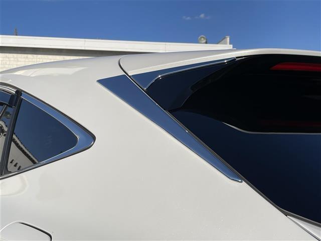 ハリアーハイブリッド Ｚ　レザーパッケージ　１オナ／調光パノラマＲ／モデリスタエアロＧＲＡＮ　ＢＬＡＺＥ　ＳＴＹＬＥ／フロントエアロＬＥＤ付／シグネチャーイルミ／パノラミックビュー／置く充電（14枚目）