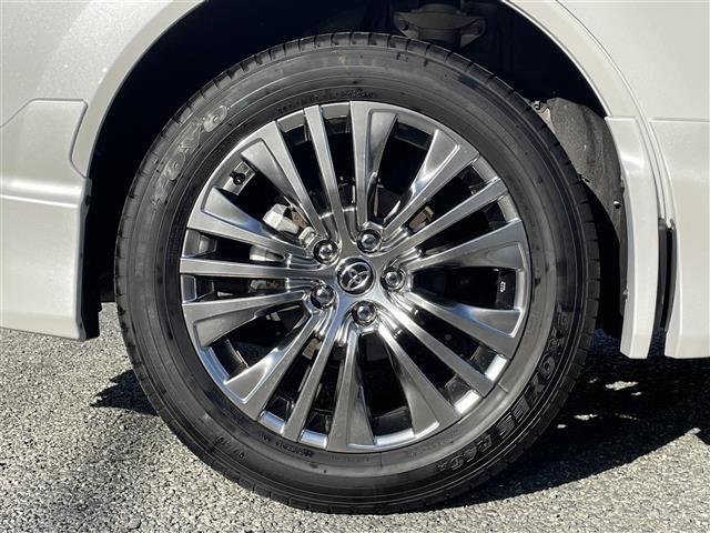 ハリアーハイブリッド Ｚ　レザーパッケージ　１オナ／調光パノラマＲ／モデリスタエアロＧＲＡＮ　ＢＬＡＺＥ　ＳＴＹＬＥ／フロントエアロＬＥＤ付／シグネチャーイルミ／パノラミックビュー／置く充電（15枚目）