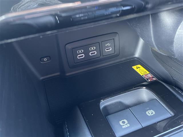 ハリアーハイブリッド Ｚ　レザーパッケージ　１オナ／調光パノラマＲ／モデリスタエアロＧＲＡＮ　ＢＬＡＺＥ　ＳＴＹＬＥ／フロントエアロＬＥＤ付／シグネチャーイルミ／パノラミックビュー／置く充電（29枚目）