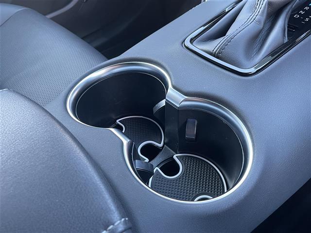 ハリアーハイブリッド Ｚ　レザーパッケージ　１オナ／調光パノラマＲ／モデリスタエアロＧＲＡＮ　ＢＬＡＺＥ　ＳＴＹＬＥ／フロントエアロＬＥＤ付／シグネチャーイルミ／パノラミックビュー／置く充電（30枚目）