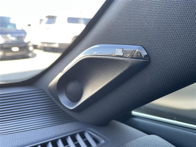 ハリアーハイブリッド Ｚ　レザーパッケージ　１オナ／調光パノラマＲ／モデリスタエアロＧＲＡＮ　ＢＬＡＺＥ　ＳＴＹＬＥ／フロントエアロＬＥＤ付／シグネチャーイルミ／パノラミックビュー／置く充電（36枚目）