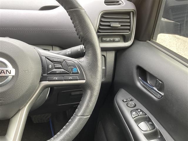 セレナ e-パワー ハイウェイスターV ワンオーナー 純正ナビゲーション Bluetooth接続 フルセグテレビ アラウンドビューモニター フリップダウンモニター シートヒーター ステアリングヒーター ETC 保証書 取扱説明書 整備手帳(13枚目)