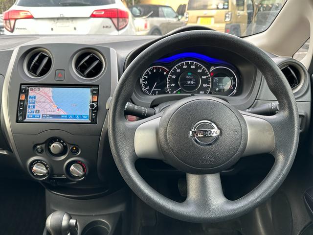 ノート Ｘ　ＤＩＧ－Ｓ　☆純正ナビ　ＢＴ／フルセグＴＶ／ＣＤ／ＤＶＤ／ＳＤ☆バックカメラ☆ＥＴＣ☆スマートキー☆電動格納ミラー☆純正フロアマット☆アイドリングストップ（4枚目）