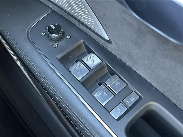S8 ベースグレード ワンオーナー 純正メモリナビ Audiドライバーアシスト Audiドライブセレクト サンルーフ BANG&OLVFSENサウンド アラウンドビュー・バックカメラ 4WD ターボ パワーバックドア(12枚目)