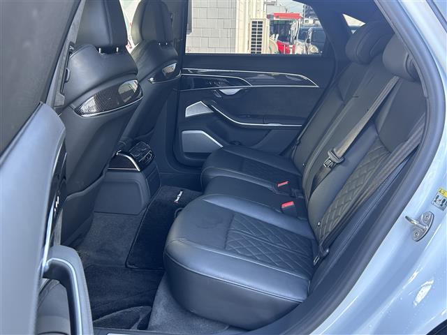 S8 ベースグレード ワンオーナー 純正メモリナビ Audiドライバーアシスト Audiドライブセレクト サンルーフ BANG&OLVFSENサウンド アラウンドビュー・バックカメラ 4WD ターボ パワーバックドア(26枚目)
