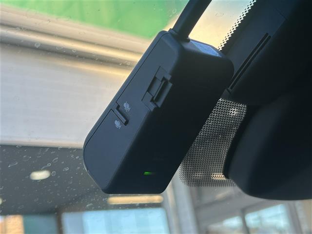 クラウンハイブリッド Ｓ　Ｃパッケージ　メーカー８型ナビ　全周囲カメラ　ドラレコ　ＨＵＤ　ビルトインＥＴＣ　追従クルコン　衝突軽減　レーンキープアシスト　電動Ｐ　オートブレーキホールド　ＲＳＡ　ＲＣＴＡ　ＢＳＭ　ＬＥＤ　レザーシート　保証書（7枚目）