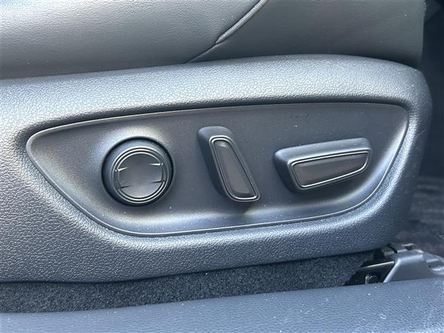 クラウンハイブリッド Ｓ　Ｃパッケージ　メーカー８型ナビ　全周囲カメラ　ドラレコ　ＨＵＤ　ビルトインＥＴＣ　追従クルコン　衝突軽減　レーンキープアシスト　電動Ｐ　オートブレーキホールド　ＲＳＡ　ＲＣＴＡ　ＢＳＭ　ＬＥＤ　レザーシート　保証書（11枚目）