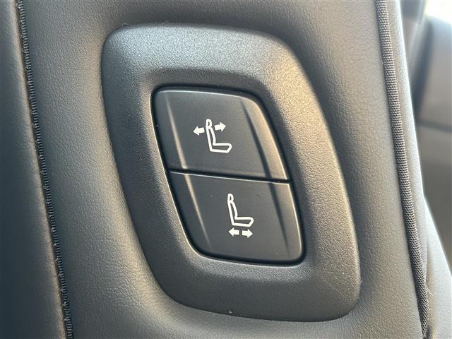 クラウンハイブリッド Ｓ　Ｃパッケージ　メーカー８型ナビ　全周囲カメラ　ドラレコ　ＨＵＤ　ビルトインＥＴＣ　追従クルコン　衝突軽減　レーンキープアシスト　電動Ｐ　オートブレーキホールド　ＲＳＡ　ＲＣＴＡ　ＢＳＭ　ＬＥＤ　レザーシート　保証書（12枚目）