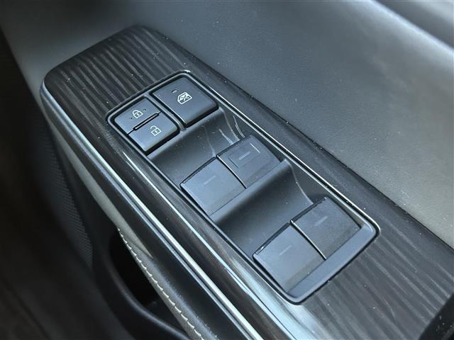 クラウンハイブリッド Ｓ　Ｃパッケージ　メーカー８型ナビ　全周囲カメラ　ドラレコ　ＨＵＤ　ビルトインＥＴＣ　追従クルコン　衝突軽減　レーンキープアシスト　電動Ｐ　オートブレーキホールド　ＲＳＡ　ＲＣＴＡ　ＢＳＭ　ＬＥＤ　レザーシート　保証書（13枚目）