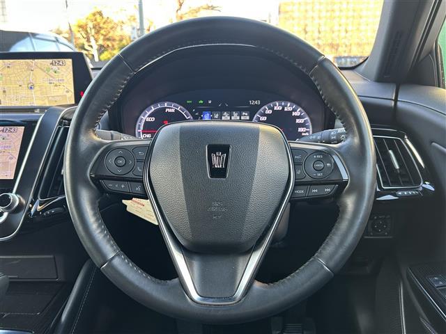 クラウンハイブリッド Ｓ　Ｃパッケージ　メーカー８型ナビ　全周囲カメラ　ドラレコ　ＨＵＤ　ビルトインＥＴＣ　追従クルコン　衝突軽減　レーンキープアシスト　電動Ｐ　オートブレーキホールド　ＲＳＡ　ＲＣＴＡ　ＢＳＭ　ＬＥＤ　レザーシート　保証書（20枚目）