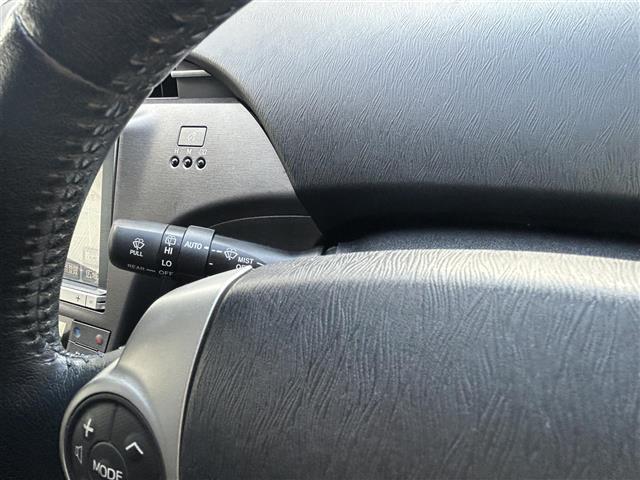 プリウス Ｇツーリングセレクション　純正ＨＤＤナビ　ＦＭ／ＡＭ／ＣＤ／ＤＶＤ／ＢＴ／フルセグ　モデリスタエアロ　バックカメラ　パワーシート（Ｄ席）　ハーフレザーシート　ＬＥＤヘッドライト　フォグランプ　純正ＡＷ１７インチ　電動格納ミラー（11枚目）