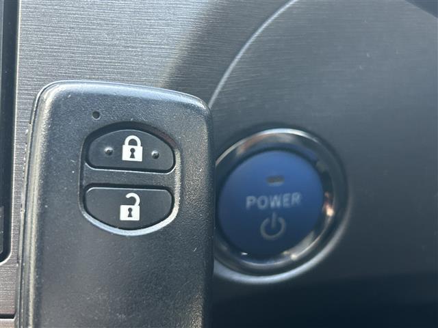 プリウス Ｇツーリングセレクション　純正ＨＤＤナビ　ＦＭ／ＡＭ／ＣＤ／ＤＶＤ／ＢＴ／フルセグ　モデリスタエアロ　バックカメラ　パワーシート（Ｄ席）　ハーフレザーシート　ＬＥＤヘッドライト　フォグランプ　純正ＡＷ１７インチ　電動格納ミラー（16枚目）