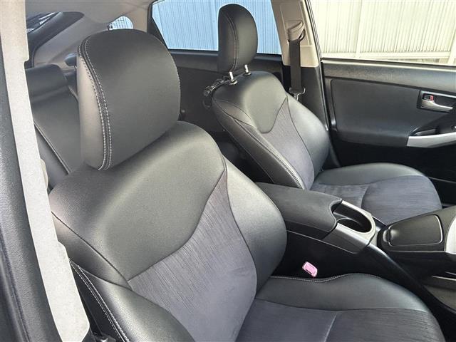 プリウス Ｇツーリングセレクション　純正ＨＤＤナビ　ＦＭ／ＡＭ／ＣＤ／ＤＶＤ／ＢＴ／フルセグ　モデリスタエアロ　バックカメラ　パワーシート（Ｄ席）　ハーフレザーシート　ＬＥＤヘッドライト　フォグランプ　純正ＡＷ１７インチ　電動格納ミラー（21枚目）