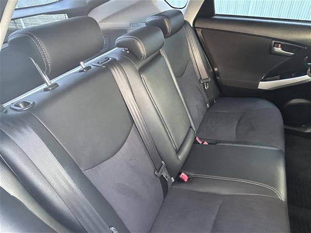 プリウス Ｇツーリングセレクション　純正ＨＤＤナビ　ＦＭ／ＡＭ／ＣＤ／ＤＶＤ／ＢＴ／フルセグ　モデリスタエアロ　バックカメラ　パワーシート（Ｄ席）　ハーフレザーシート　ＬＥＤヘッドライト　フォグランプ　純正ＡＷ１７インチ　電動格納ミラー（23枚目）