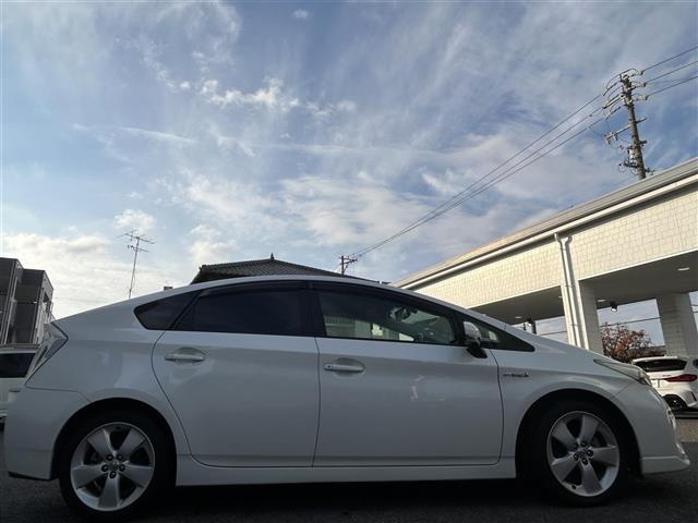 プリウス Ｇツーリングセレクション　純正ＨＤＤナビ　ＦＭ／ＡＭ／ＣＤ／ＤＶＤ／ＢＴ／フルセグ　モデリスタエアロ　バックカメラ　パワーシート（Ｄ席）　ハーフレザーシート　ＬＥＤヘッドライト　フォグランプ　純正ＡＷ１７インチ　電動格納ミラー（26枚目）