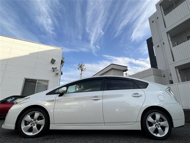 プリウス Ｇツーリングセレクション　純正ＨＤＤナビ　ＦＭ／ＡＭ／ＣＤ／ＤＶＤ／ＢＴ／フルセグ　モデリスタエアロ　バックカメラ　パワーシート（Ｄ席）　ハーフレザーシート　ＬＥＤヘッドライト　フォグランプ　純正ＡＷ１７インチ　電動格納ミラー（30枚目）