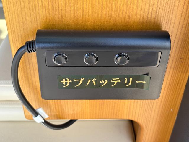 ハイゼットカーゴ クルーズ　ＳＡ　ＩＩＩ　禁煙　キャンピング　ちょいＣａｍ梓　ベッド　ルーフキャリア　リアラダー　ヒッチメンバー　両側スライドドア　社外ナビＴＶ　バックカメラ　ＥＴＣ　コーナーセンサー　社外ＡＷ　ＬＥＤオートハイ（26枚目）