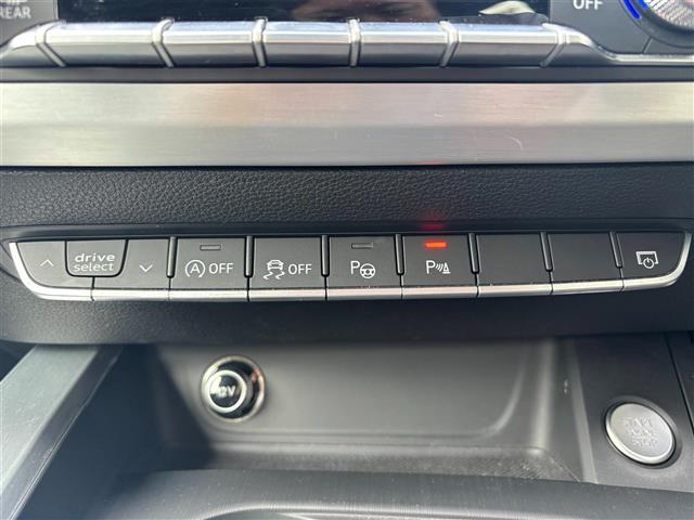 Ａ４アバント ２．０ＴＦＳＩ　純正ナビ　フルセグＴＶ　ＤＶＤ再生　Ｂｌｕｅｔｏｏｔｈ　ＵＳＢ接続　全方位カメラ　ビルトインＥＴＣ　ドライブレコーダー　パワーバックドア　レーダークルーズ　ＬＫＡ　シートヒーター　ルーフレール　ＬＥＤ（9枚目）
