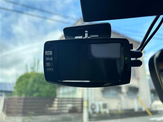 Ａ４アバント ２．０ＴＦＳＩ　純正ナビ　フルセグＴＶ　ＤＶＤ再生　Ｂｌｕｅｔｏｏｔｈ　ＵＳＢ接続　全方位カメラ　ビルトインＥＴＣ　ドライブレコーダー　パワーバックドア　レーダークルーズ　ＬＫＡ　シートヒーター　ルーフレール　ＬＥＤ（21枚目）