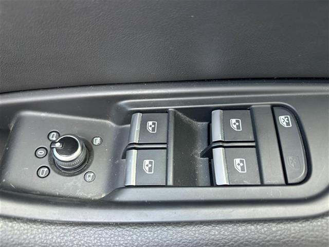 Ａ４アバント ２．０ＴＦＳＩ　純正ナビ　フルセグＴＶ　ＤＶＤ再生　Ｂｌｕｅｔｏｏｔｈ　ＵＳＢ接続　全方位カメラ　ビルトインＥＴＣ　ドライブレコーダー　パワーバックドア　レーダークルーズ　ＬＫＡ　シートヒーター　ルーフレール　ＬＥＤ（23枚目）