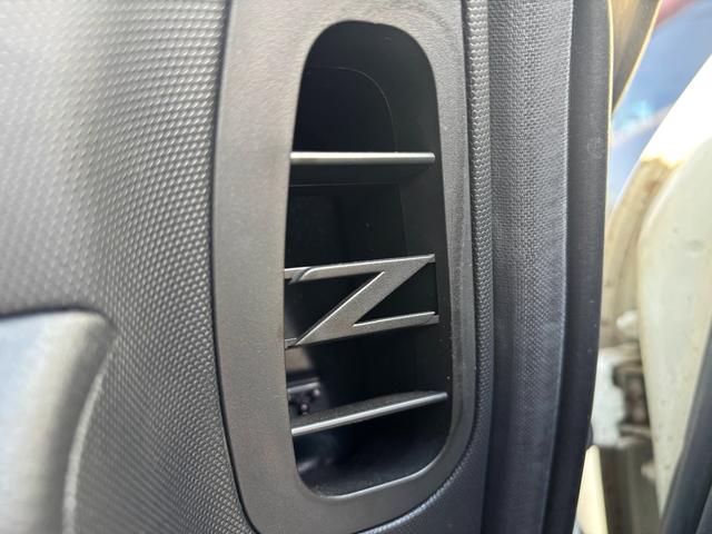 フェアレディZ バージョンT BOSEサウンド 7スピーカー 6CDチェンジャー ETC 本革シート シートヒーター パワーシート HIDライト オートエアコン 純正17インチアルミホイール キーレスエントリー スペアキー(24枚目)