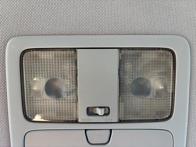 フェアレディZ バージョンT BOSEサウンド 7スピーカー 6CDチェンジャー ETC 本革シート シートヒーター パワーシート HIDライト オートエアコン 純正17インチアルミホイール キーレスエントリー スペアキー(29枚目)