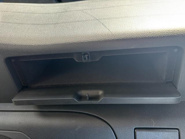 フェアレディZ バージョンT BOSEサウンド 7スピーカー 6CDチェンジャー ETC 本革シート シートヒーター パワーシート HIDライト オートエアコン 純正17インチアルミホイール キーレスエントリー スペアキー(34枚目)