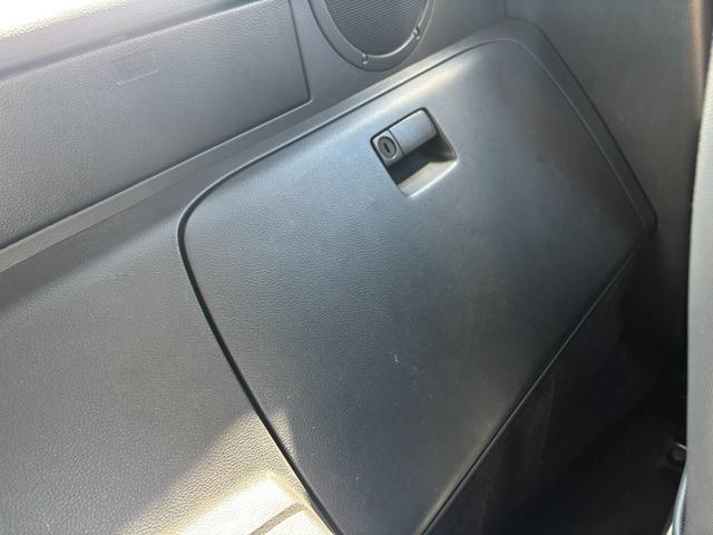 フェアレディZ バージョンT BOSEサウンド 7スピーカー 6CDチェンジャー ETC 本革シート シートヒーター パワーシート HIDライト オートエアコン 純正17インチアルミホイール キーレスエントリー スペアキー(35枚目)