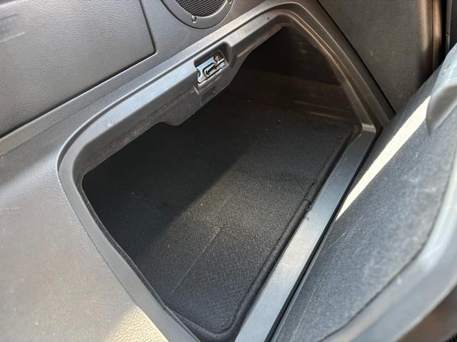 フェアレディZ バージョンT BOSEサウンド 7スピーカー 6CDチェンジャー ETC 本革シート シートヒーター パワーシート HIDライト オートエアコン 純正17インチアルミホイール キーレスエントリー スペアキー(36枚目)