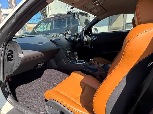 フェアレディZ バージョンT BOSEサウンド 7スピーカー 6CDチェンジャー ETC 本革シート シートヒーター パワーシート HIDライト オートエアコン 純正17インチアルミホイール キーレスエントリー スペアキー(39枚目)