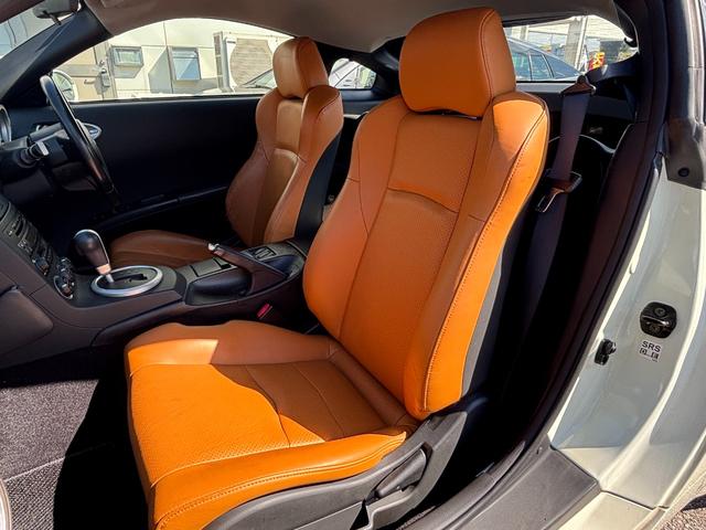 フェアレディZ バージョンT BOSEサウンド 7スピーカー 6CDチェンジャー ETC 本革シート シートヒーター パワーシート HIDライト オートエアコン 純正17インチアルミホイール キーレスエントリー スペアキー(41枚目)