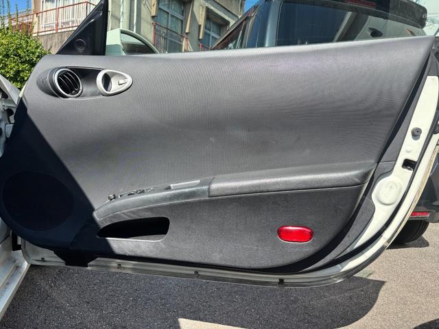 フェアレディZ バージョンT BOSEサウンド 7スピーカー 6CDチェンジャー ETC 本革シート シートヒーター パワーシート HIDライト オートエアコン 純正17インチアルミホイール キーレスエントリー スペアキー(44枚目)