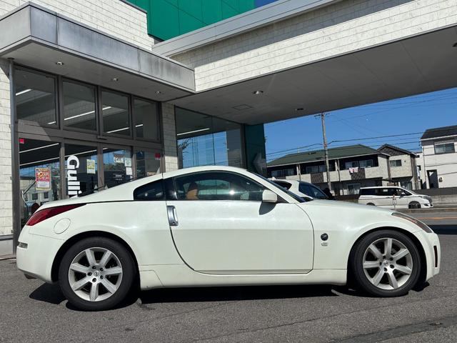 フェアレディZ バージョンT BOSEサウンド 7スピーカー 6CDチェンジャー ETC 本革シート シートヒーター パワーシート HIDライト オートエアコン 純正17インチアルミホイール キーレスエントリー スペアキー(47枚目)