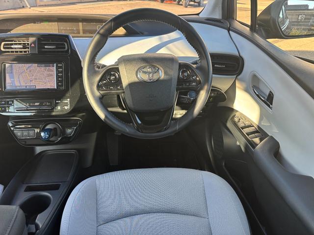 プリウス SセーフティプラスII 禁煙 ワンオーナー 純正ナビ 地デジTV Bluetooth バックカメラ ドライブレコーダー ETC 前後コーナーセンサー LEDオートハイビーム レーダークルーズ LKA BSM 1500W電源(3枚目)