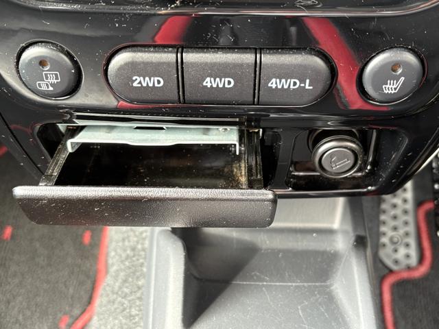 ジムニー クロスアドベンチャー　禁煙　パートタイム４ＷＤ　背面タイヤ　ＥＴＣ　ナビ　地デジＴＶ　ＤＶＤ　ＵＳＢ　シートヒーター　ハーフレザーシート　純正フロアマット　純正アルミホイール　ドアバイザー　フォグランプ　保証書　取扱説明書（10枚目）