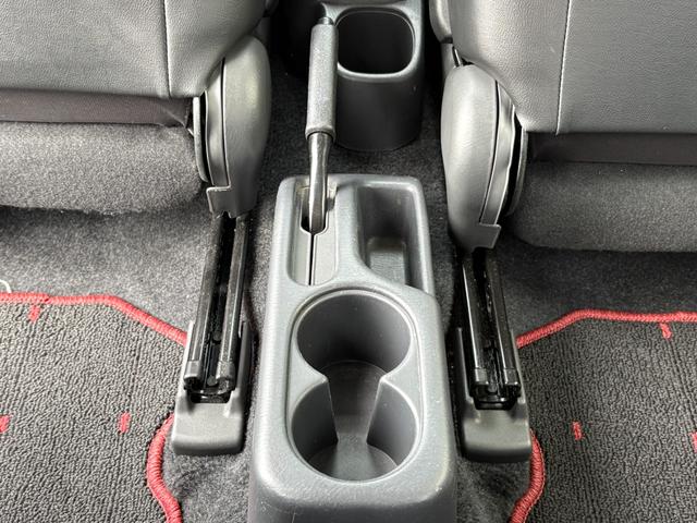 ジムニー クロスアドベンチャー　禁煙　パートタイム４ＷＤ　背面タイヤ　ＥＴＣ　ナビ　地デジＴＶ　ＤＶＤ　ＵＳＢ　シートヒーター　ハーフレザーシート　純正フロアマット　純正アルミホイール　ドアバイザー　フォグランプ　保証書　取扱説明書（13枚目）