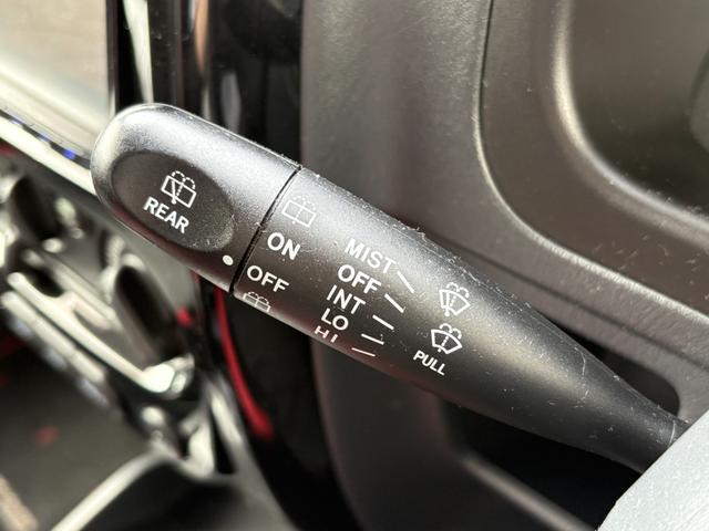 ジムニー クロスアドベンチャー　禁煙　パートタイム４ＷＤ　背面タイヤ　ＥＴＣ　ナビ　地デジＴＶ　ＤＶＤ　ＵＳＢ　シートヒーター　ハーフレザーシート　純正フロアマット　純正アルミホイール　ドアバイザー　フォグランプ　保証書　取扱説明書（16枚目）