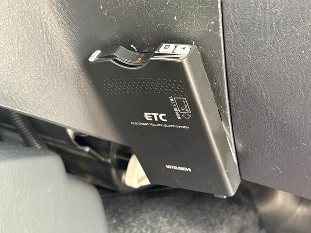 ジムニー クロスアドベンチャー　禁煙　パートタイム４ＷＤ　背面タイヤ　ＥＴＣ　ナビ　地デジＴＶ　ＤＶＤ　ＵＳＢ　シートヒーター　ハーフレザーシート　純正フロアマット　純正アルミホイール　ドアバイザー　フォグランプ　保証書　取扱説明書（21枚目）