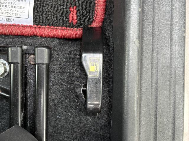 ジムニー クロスアドベンチャー　禁煙　パートタイム４ＷＤ　背面タイヤ　ＥＴＣ　ナビ　地デジＴＶ　ＤＶＤ　ＵＳＢ　シートヒーター　ハーフレザーシート　純正フロアマット　純正アルミホイール　ドアバイザー　フォグランプ　保証書　取扱説明書（25枚目）