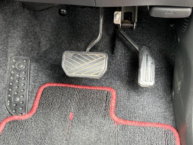 ジムニー クロスアドベンチャー　禁煙　パートタイム４ＷＤ　背面タイヤ　ＥＴＣ　ナビ　地デジＴＶ　ＤＶＤ　ＵＳＢ　シートヒーター　ハーフレザーシート　純正フロアマット　純正アルミホイール　ドアバイザー　フォグランプ　保証書　取扱説明書（26枚目）