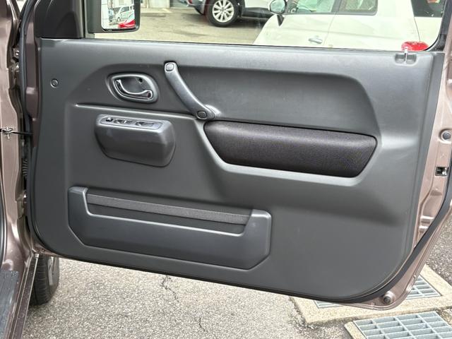 ジムニー クロスアドベンチャー　禁煙　パートタイム４ＷＤ　背面タイヤ　ＥＴＣ　ナビ　地デジＴＶ　ＤＶＤ　ＵＳＢ　シートヒーター　ハーフレザーシート　純正フロアマット　純正アルミホイール　ドアバイザー　フォグランプ　保証書　取扱説明書（41枚目）