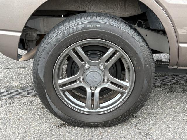 ジムニー クロスアドベンチャー　禁煙　パートタイム４ＷＤ　背面タイヤ　ＥＴＣ　ナビ　地デジＴＶ　ＤＶＤ　ＵＳＢ　シートヒーター　ハーフレザーシート　純正フロアマット　純正アルミホイール　ドアバイザー　フォグランプ　保証書　取扱説明書（54枚目）