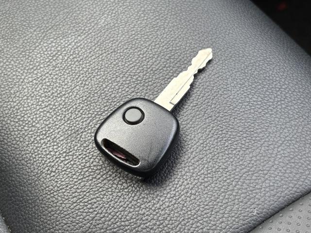 ジムニー クロスアドベンチャー　禁煙　パートタイム４ＷＤ　背面タイヤ　ＥＴＣ　ナビ　地デジＴＶ　ＤＶＤ　ＵＳＢ　シートヒーター　ハーフレザーシート　純正フロアマット　純正アルミホイール　ドアバイザー　フォグランプ　保証書　取扱説明書（63枚目）