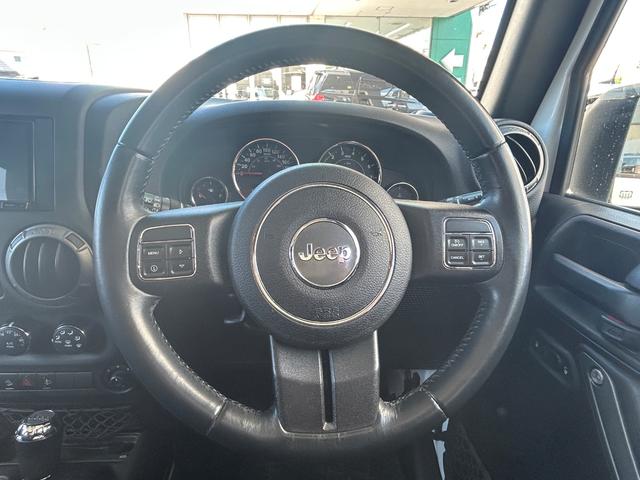 ジープ・ラングラーアンリミテッド スポーツ 4WD 社外ナビ フルセグTV DVD再生 Bluetooth接続 サイド バックカメラ デジタルミラー ドラレコ ETC クルコン ダウンヒルアシスト 横滑り防止 背面タイヤ 前後フォグランプ(3枚目)