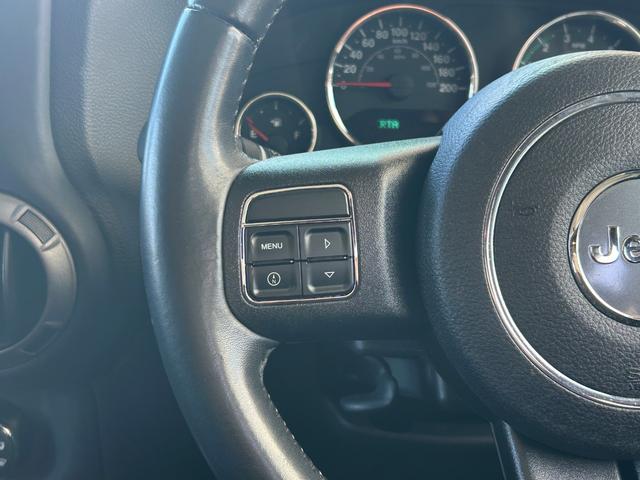 ジープ・ラングラーアンリミテッド スポーツ 4WD 社外ナビ フルセグTV DVD再生 Bluetooth接続 サイド バックカメラ デジタルミラー ドラレコ ETC クルコン ダウンヒルアシスト 横滑り防止 背面タイヤ 前後フォグランプ(4枚目)